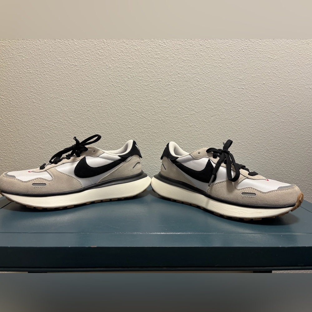 Nike Women’s Phoenix Waffle Sneaker 7.5